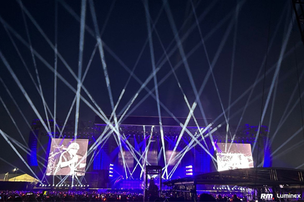 AC/DC在雷焦艾米利亞RFC運(yùn)動(dòng)場(chǎng)：音樂(lè)和技術(shù)的勝利！